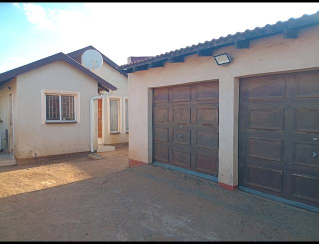 2 BEDROOM HOUSE FOR SALE IN LAKESIDE